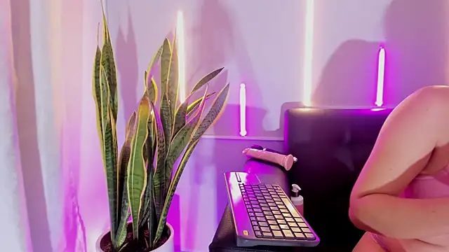 Jules Angel online show from 11/11/25, 12:11