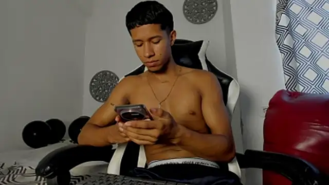 Snapshot of MaxVibe420 chatting on 10/19/25, 05:59 MaxVibe420 online show from 10/19/25, 05:59