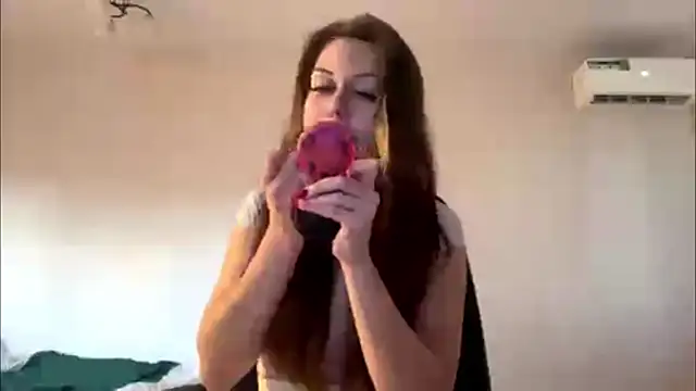 Snapshot of Nayra_flash chatting on 10/20/25, 12:06 Nayra flash online show from 10/20/25, 12:06