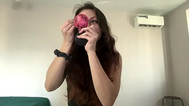 Snapshot of Nayra_flash chatting on 10/24/25, 10:03 Nayra flash online show from 10/24/25, 10:03