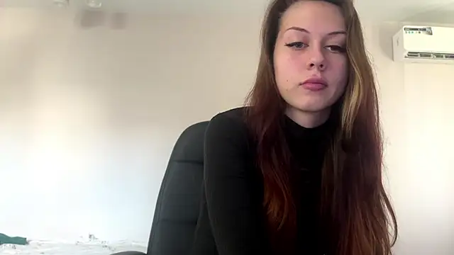 Snapshot of Nayra_flash chatting on 10/21/25, 10:25 Nayra flash online show from 10/21/25, 10:25