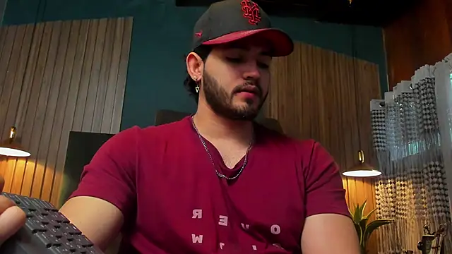 Snapshot of ElianKeiser chatting on 01/13/26, 11:58 ElianKeiser online show from 01/13/26, 11:58