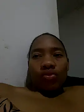 Snapshot of Charlotte_ebony_ chatting on 10/19/25, 02:25 Charlotte ebony online show from 10/19/25, 02:25