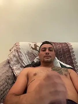 gooddboy01 online show from 04/18/26, 07:07