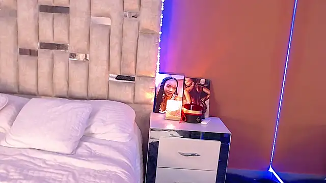 Emily knights online show from 11/25/25, 09:26