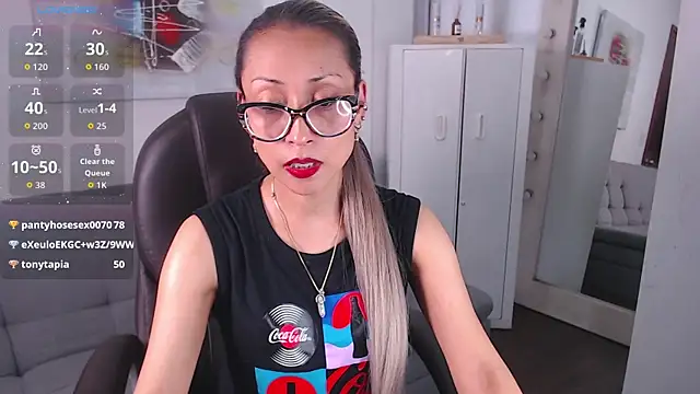 alexia james  online show from 04/17/26, 09:06