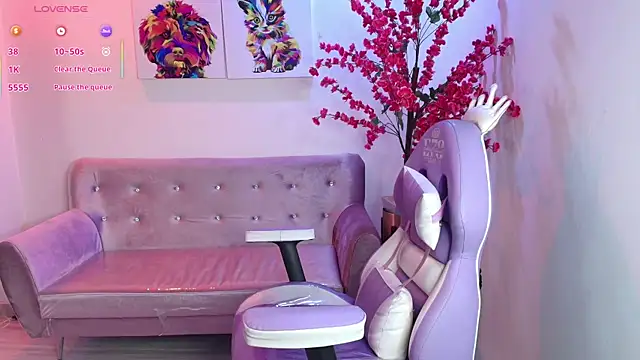 Snapshot of Summer_miller chatting on 11/18/25, 11:35 Summer miller online show from 11/18/25, 11:35