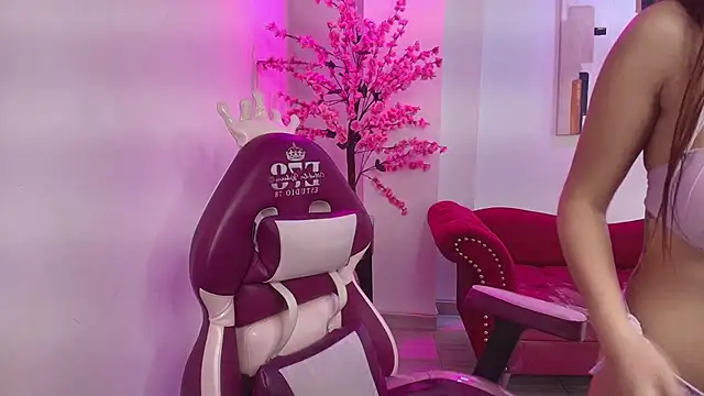 Snapshot of Summer_miller chatting on 11/30/25, 11:33 Summer miller online show from 11/30/25, 11:33