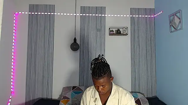 Snapshot of Dark_stallionX chatting on 11/14/25, 06:22 Dark stallionX online show from 11/14/25, 06:22