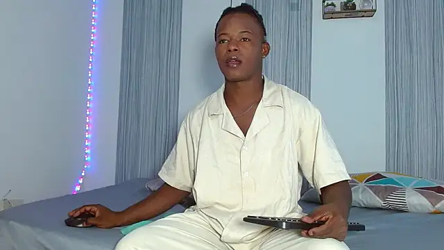 Snapshot of Dark_stallionX chatting on 11/21/25, 06:29 Dark stallionX online show from 11/21/25, 06:29