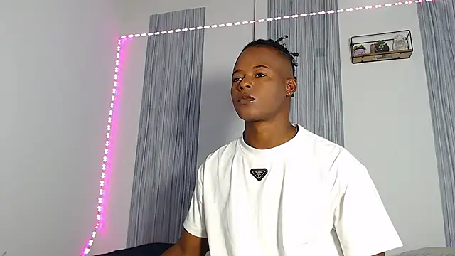 Snapshot of Dark_stallionX chatting on 11/20/25, 06:30 Dark stallionX online show from 11/20/25, 06:30