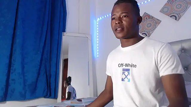 Snapshot of Dark_stallionX chatting on 11/16/25, 03:22 Dark stallionX online show from 11/16/25, 03:22