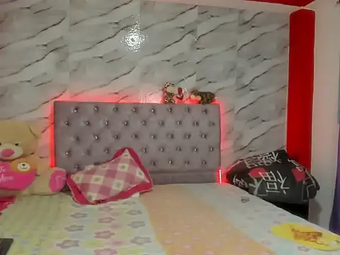 Stefany Andruw online show from 10/16/25, 03:59