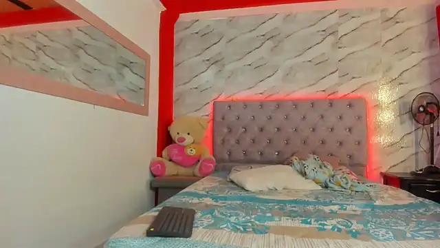 Stefany Andruw online show from 11/25/25, 02:34