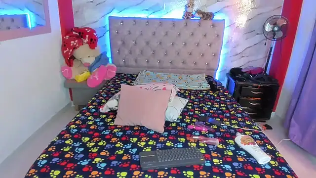 Stefany Andruw online show from 11/09/25, 04:16