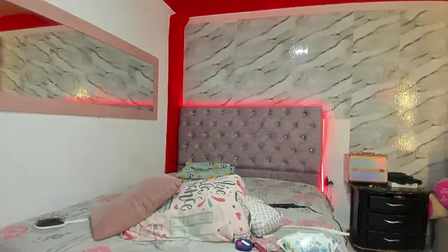 Stefany Andruw online show from 12/18/25, 01:48