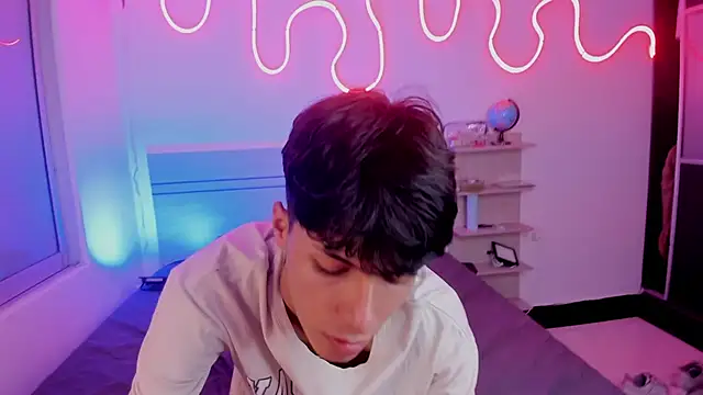 luccas ferreira online show from 11/18/25, 07:06