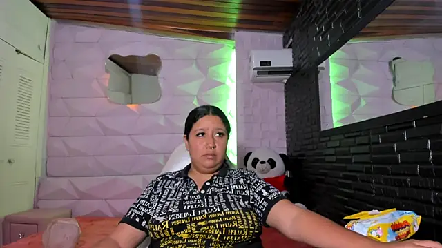 DulcineaSaenz online show from 10/04/25, 05:58