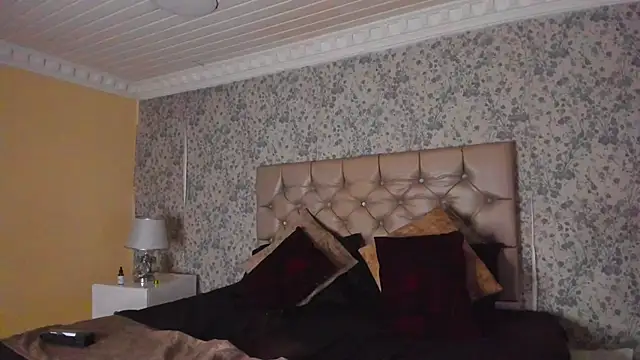 Clohe Bell online show from 12/20/25, 06:44