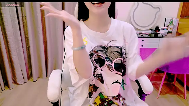 Snapshot of _Aria_Moonie chatting on 04/02/26, 03:51 Aria Moonie online show from 04/02/26, 03:51