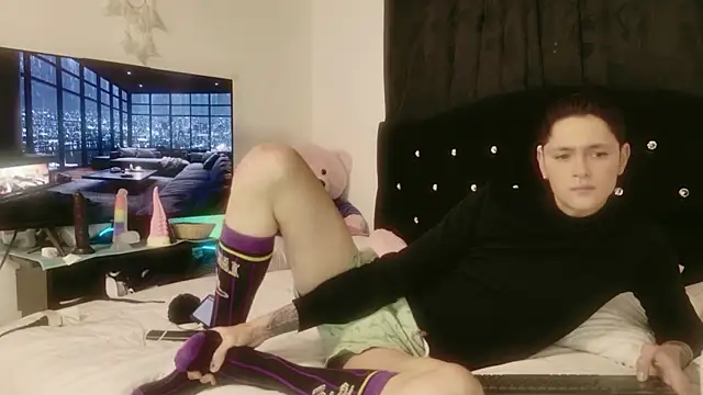 Tyler cat online show from 10/20/25, 11:00