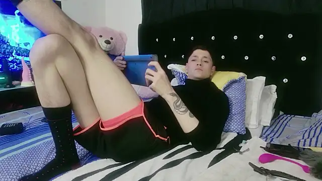 Tyler cat online show from 10/08/25, 10:39