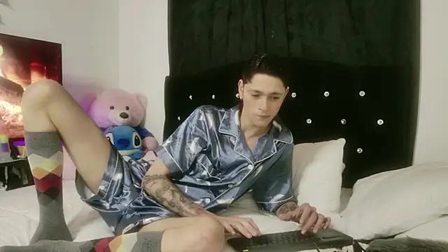 Tyler cat online show from 10/18/25, 12:40