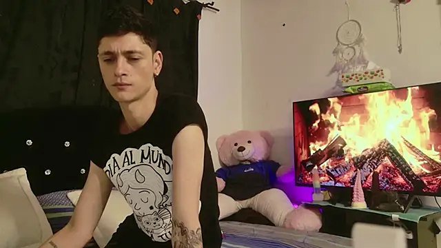 Tyler cat online show from 10/04/25, 03:30