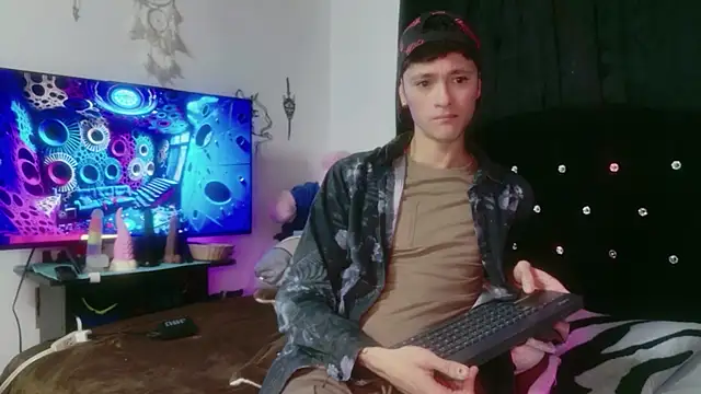 Tyler cat online show from 11/25/25, 12:38