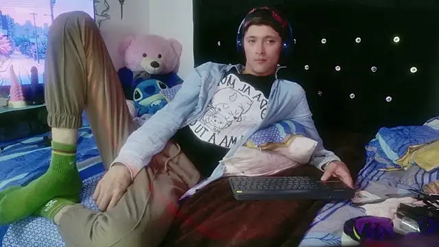 Tyler cat online show from 12/17/25, 03:28