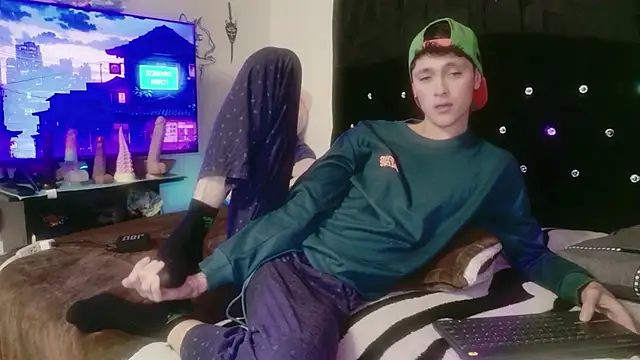 Tyler cat online show from 11/28/25, 01:17