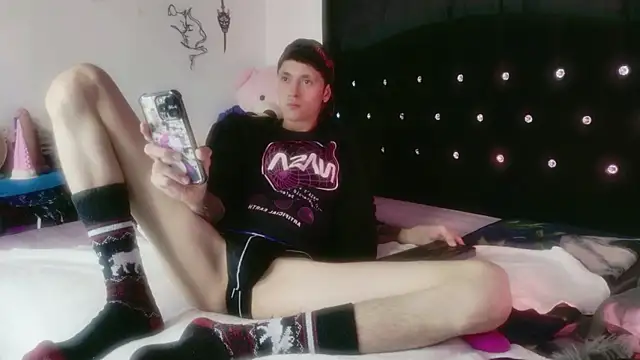 Tyler cat online show from 03/27/26, 01:25