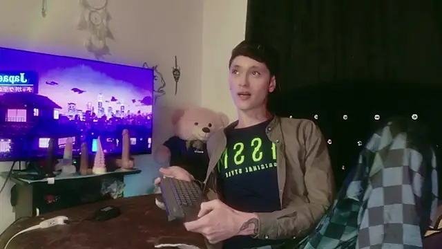 Tyler cat online show from 12/03/25, 02:01