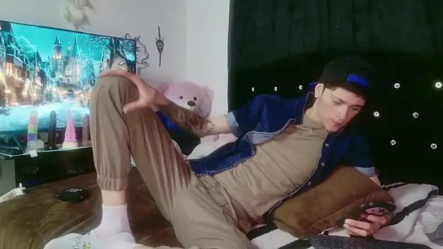 Tyler cat online show from 12/04/25, 03:49