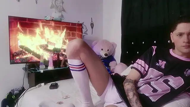 Tyler cat online show from 11/10/25, 01:38