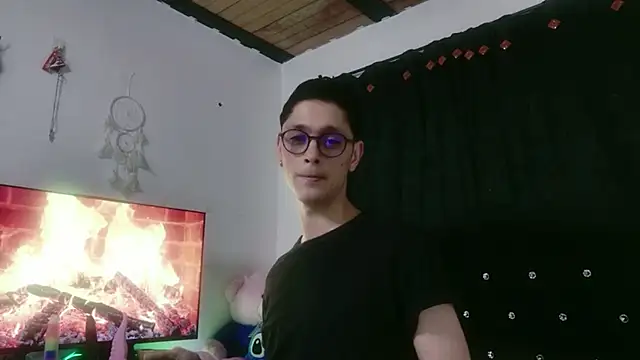 Tyler cat online show from 10/17/25, 11:34