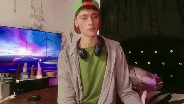 Tyler cat online show from 11/23/25, 04:17