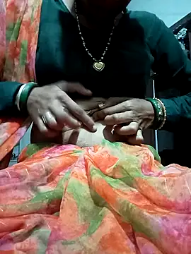 Snapshot of Mona7070 chatting on 10/06/25, 03:13 Mona7070 online show from 10/06/25, 03:13