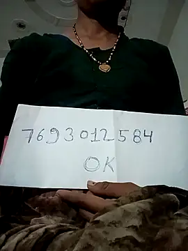 Snapshot of Mona7070 chatting on 10/29/25, 03:33 Mona7070 online show from 10/29/25, 03:33