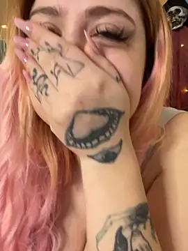 Snapshot of KellyMoors chatting on 11/07/25, 01:21 KellyMoors online show from 11/07/25, 01:21