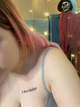 Snapshot of KellyMoors chatting on 11/03/25, 01:11 KellyMoors online show from 11/03/25, 01:11