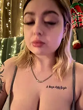 KellyMoors online show from 12/20/25, 01:41