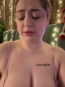 KellyMoors online show from 12/19/25, 01:42