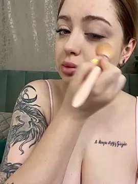 Snapshot of KellyMoors chatting on 10/11/25, 01:17 KellyMoors online show from 10/11/25, 01:17