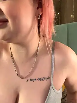 Snapshot of KellyMoors chatting on 11/26/25, 10:15 KellyMoors online show from 11/26/25, 10:15