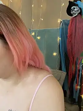 Snapshot of KellyMoors chatting on 10/30/25, 01:15 KellyMoors online show from 10/30/25, 01:15