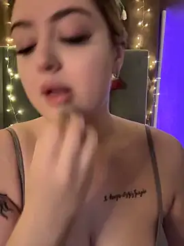 KellyMoors online show from 12/22/25, 01:50