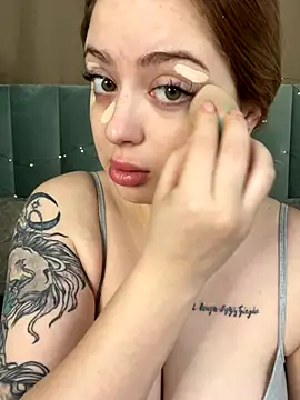 Snapshot of KellyMoors chatting on 10/19/25, 01:30 KellyMoors online show from 10/19/25, 01:30