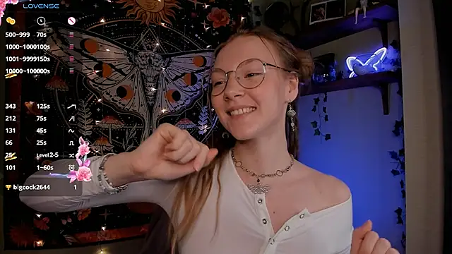 lyra thenymph online show from 10/17/25, 10:39