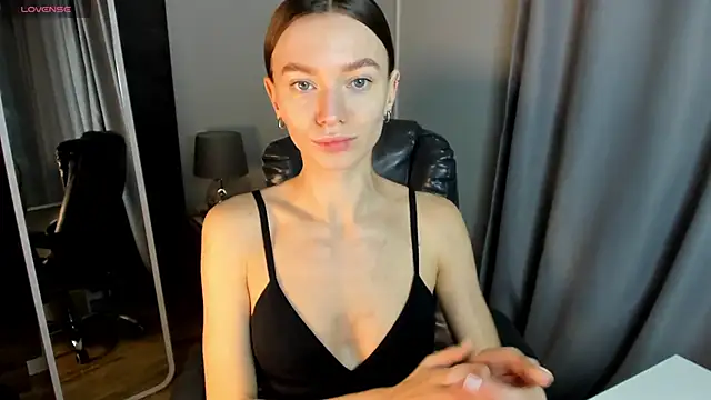 EvaToniz online show from 11/29/25, 01:06